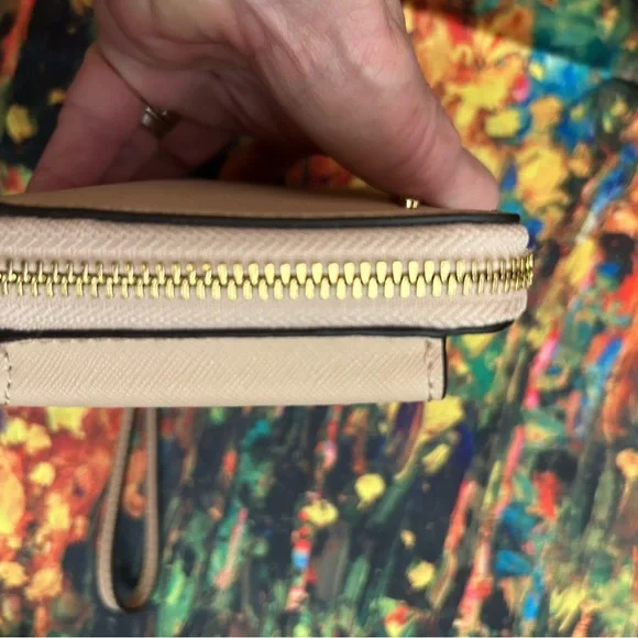 Michael Kors Women's Jet Set Large Flat Multifunction Phone Case - Picture 9 of 9